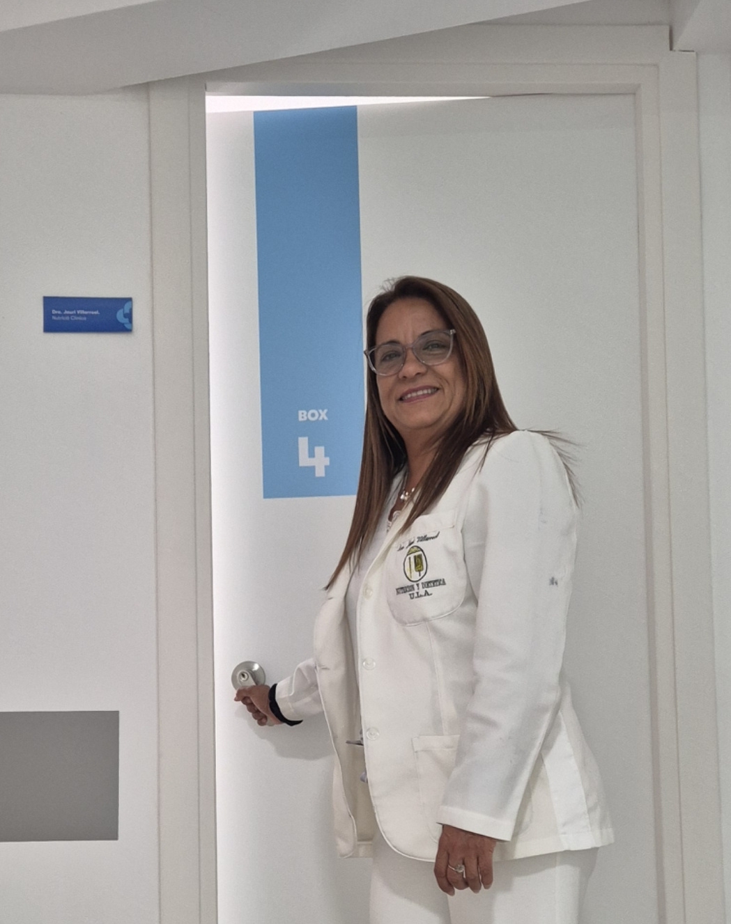 Dra. Jauri Villarroel Navas en consulta